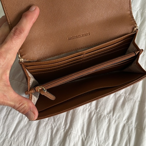 Michael Kors Wallet - Picture 4 of 4